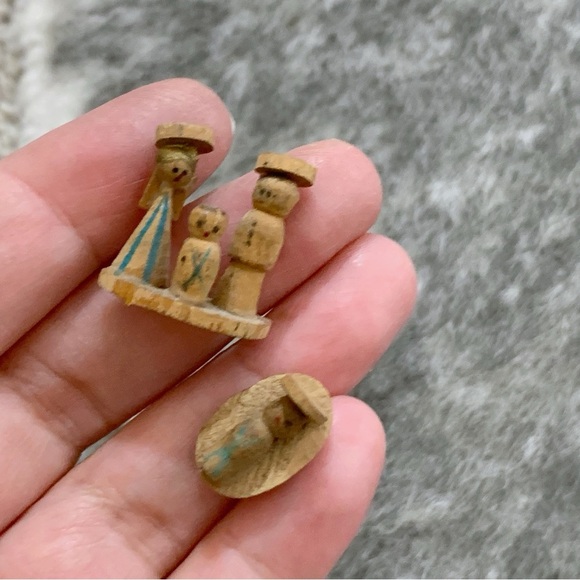 Vintage Tiny Miniature Holy Family - Picture 9 of 10